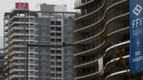 ¿En qué comunas hay más departamentos con entrega inmediata?