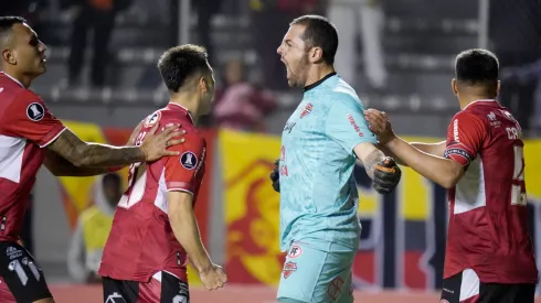 Nicola Pérez fue el héroe de Ñublense ante Aucas.