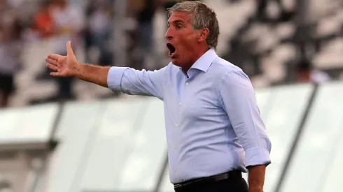 Omar Labruna no olvida su paso por Colo Colo, al que comparó con dirigir a una selección.