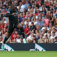 Usain Bolt anota golazo en partido benéfico en Old Trafford