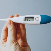 ¿Cómo bajar la fiebre en niños?