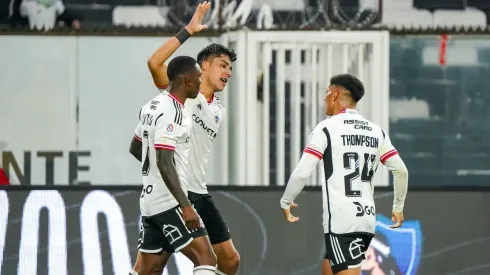 Damián Pizarro marca dos goles por Colo Colo.