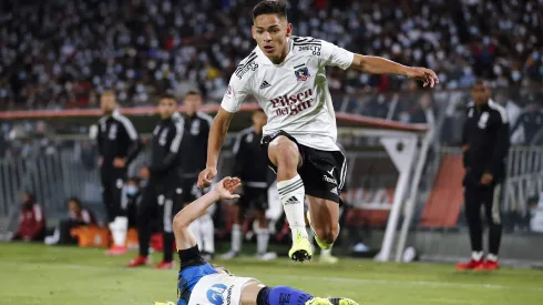 Joan Cruz se fue de Colo Colo como agente libre al Real Oviedo de España. ¿Volverá?