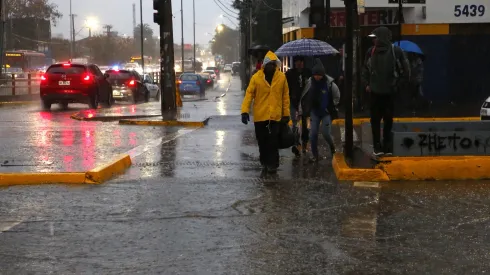 Santiago, 22 junio 2023.<br />
Gran Avenida se encuentra inundada por las lluvias en la capital.