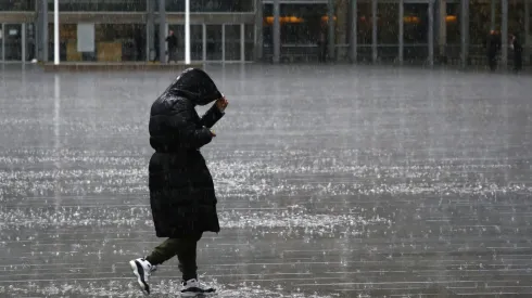 Las fuertes lluvias que han azotado a la Capital ya ha provocado las primeras suspensiones de clases.