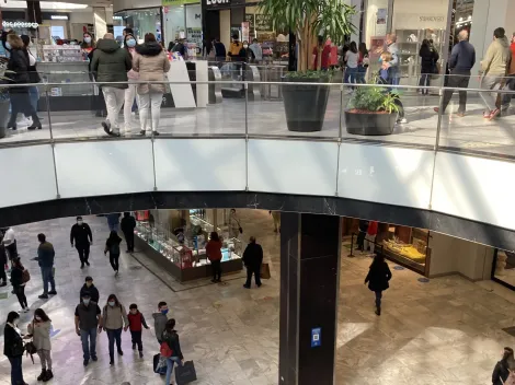 ¿Abrirán los malls y cines durante este lunes feriado en Chile?