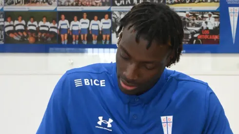 Ousman Touray firmó su primer contrato profesional con la UC y dejó claro su felicidad por eso.