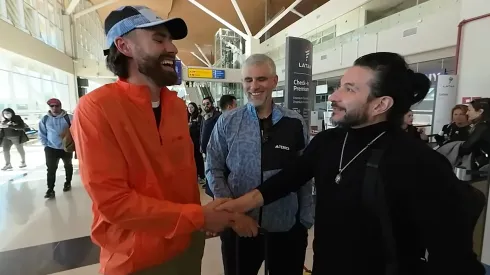 En medio de su tour por Chile, Ben Brereton se topó con Felipe Avello y las risas no faltaron en el aeropuerto de Calama.
