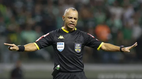 Colo Colo volverá a ser arbitrado por brasileños