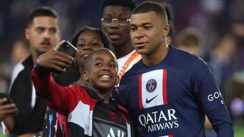 Kylian Mbappé es ídolo de los niños franceses y el siempre les responde con afecto.
