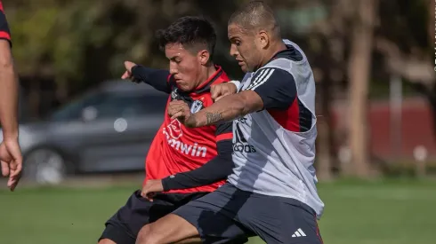 Colo Colo derrotó a Santiago Morning con goles de Darío Lezcano y Vicente Pizarro. Leandro Benegas sigue sin poder marcar.
