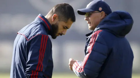 Johnny Herrera repasó a Alfredo Arias.