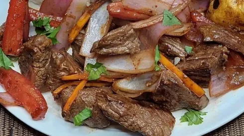 Receta de Lomo Saltado paso a paso.