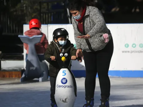 Vacaciones de invierno: ¿Qué pistas de patinaje en hielo hay en Santiago?