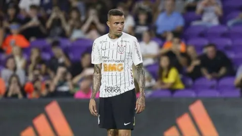 Luan fue agredido por los hinchas del Corinthians.