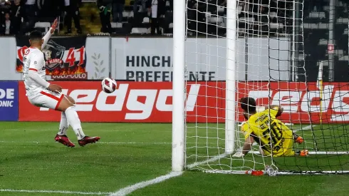 Fernando de Paul fue protagonista de la primera jugada del partido. Debió ser gol a favor de Unión La Calera y terminó con un tanto para Colo Colo.