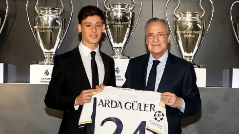 Florentino Pérez presentó al turco Arda Güler como nuevo refuerzo del cuadro Merengue, donde en su primera temporada usará el número 24.