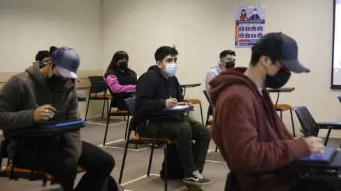 ¿Cuáles son las 15 carreras con más alumnos matriculados en Chile?