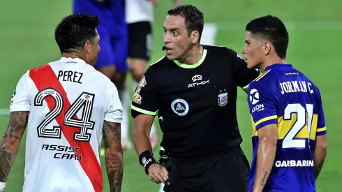 Rapallini tiene bastante experiencia en el fútbol argentino, dirigiendo incluso varios River vs Boca.