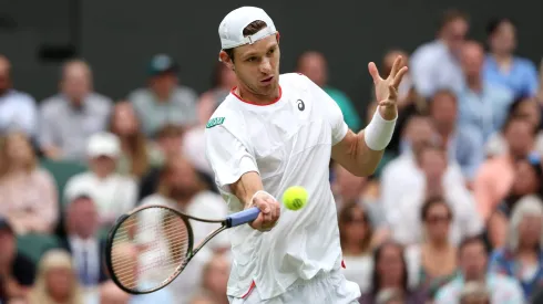 El chileno cerró la gira por césped.