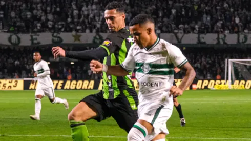 El América MG no aguantó la última derrota en el Brasileirao y estalló por dos goles del Coritiba.