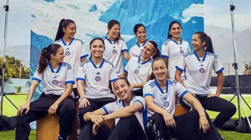 Adidas presenta la nueva camiseta de La Roja con puras joyitas