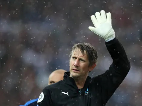 Van der Sar sale del riesgo vital y mejora su estado de salud