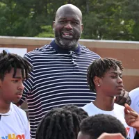 Shaq O\'Neal regala pizzas y lo confunden: \'¿Usted es Michael Jordan?\'