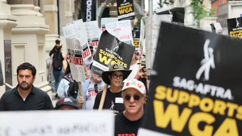 Sindicato de actores de Hollywood se suman a la huelga de escritores