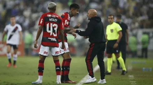 Erick Pulgar no podrá jugar el gran clásico de Río de Janeiro y aproblema a Jorge Sampaoli.