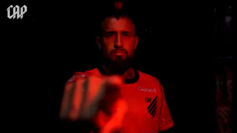 Arturo Vidal fue anunciado como nuevo refuerzo del Athletico Paranaense.