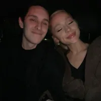 Aseguran que Ariana Grande y Dalton Gomez terminaron su relación