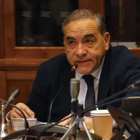 Senador Fidel Espinoza pide la renuncia del Ministro Jackson por Twitter