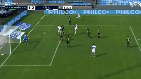 Pelaitay anotó un golazo, pero a su propio arco