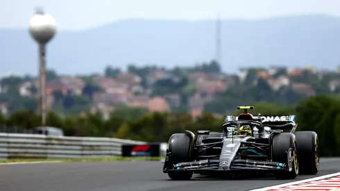 Hamilton cortó una racha de cinco pole consecutivas para Verstappen.
