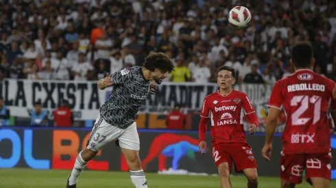 Colo Colo y Ñublense se enfrentan en el Nelson Oyarzún Arenas.