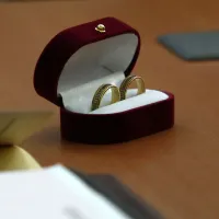 El bono para parejas que entrega hasta 25 mil pesos: Requisitos y cómo postular