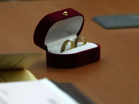 El bono para parejas que entrega hasta 25 mil pesos: Requisitos y cómo postular