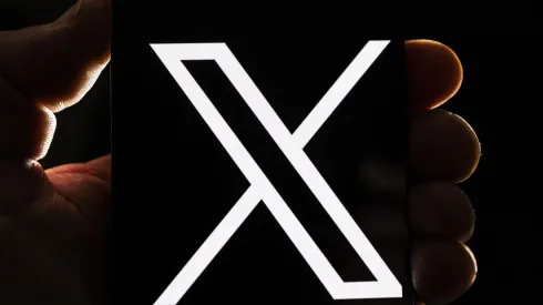 Twitter cambia de logo por una "X".