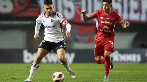 Vicente Pizarro regresó a la titularidad en Colo Colo, pero para Claudio Borghi debe jugar en otro puesto.