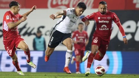 Damián Pizarro sigue sin poder anotar en Colo Colo, lo que preocupa a Claudio Borghi.