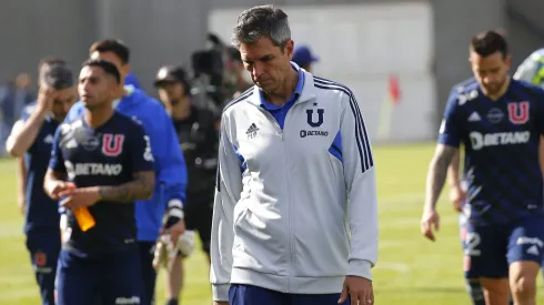 Así salió de la cancha Mauricio Pellegrino y el plantel de la U tras la derrota ante Magallanes.