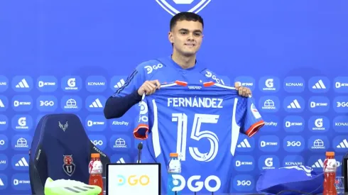 El lateral formado en Universidad Católica fue presentado en Universidad de Chile.