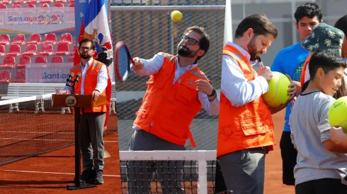 Gabriel Boric jugó tenis en la cancha donde se disputarán los Panamericanos.