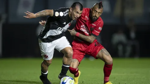 Arturo Vidal saludó a Gary Medel por su cumpleaños, pero con dardos a sus críticos.