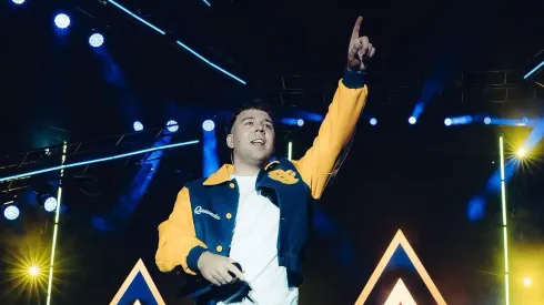 ¡Quevedo agota en minutos las entradas para su show en Chile!