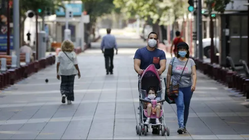 ¿Cuáles son las calles que cambian de nombre en Santiago y por qué?