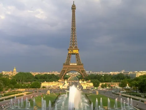 ¡Alerta! Evacuan la Torre Eiffel en París tras amenaza de bomba