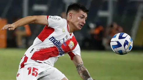 Cristián Zavala será titular ante la U en Curicó Unido, que tendrá una banda que hace recordar a Colo Colo.