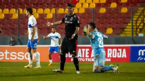 Palacios recibió un agarrón de Peranic, pero no se cobró penal